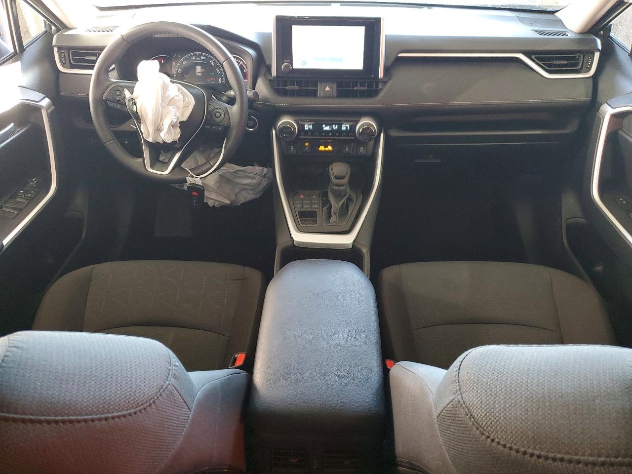 2025 TOYOTA RAV4 XLE photo 8