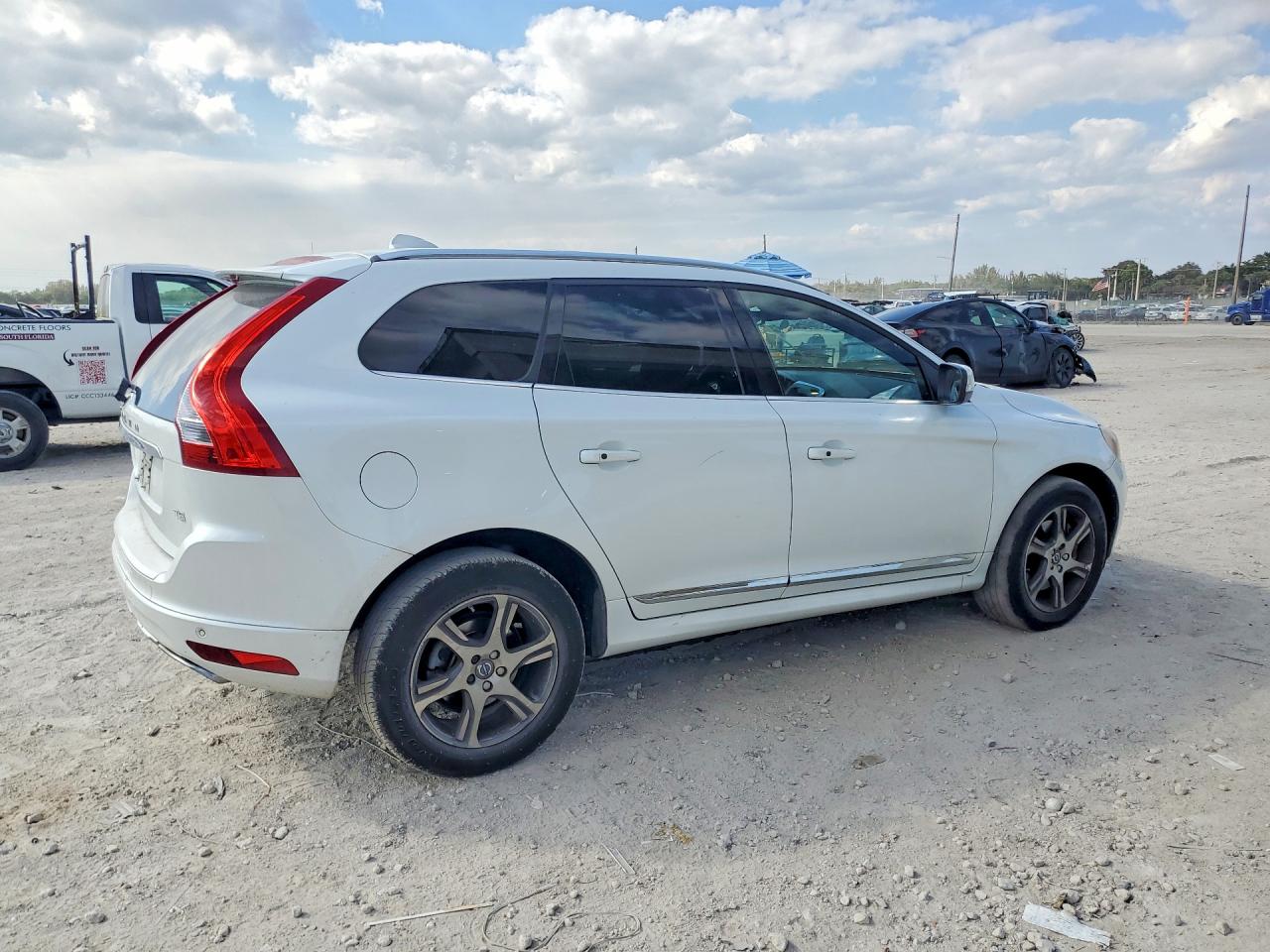 2015 VOLVO XC60 T5 PREMIER photo 5