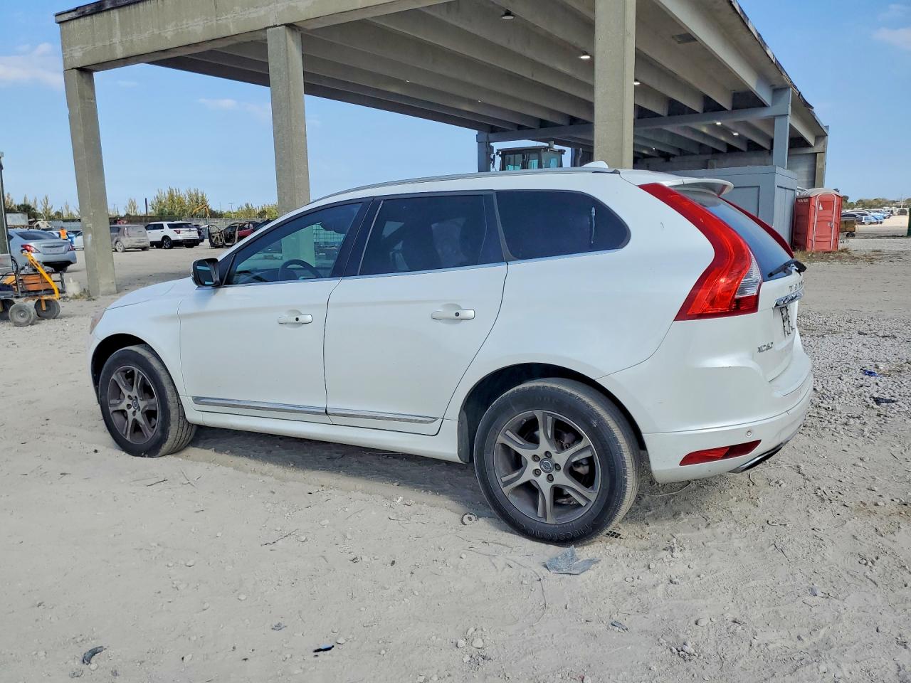 2015 VOLVO XC60 T5 PREMIER photo 3