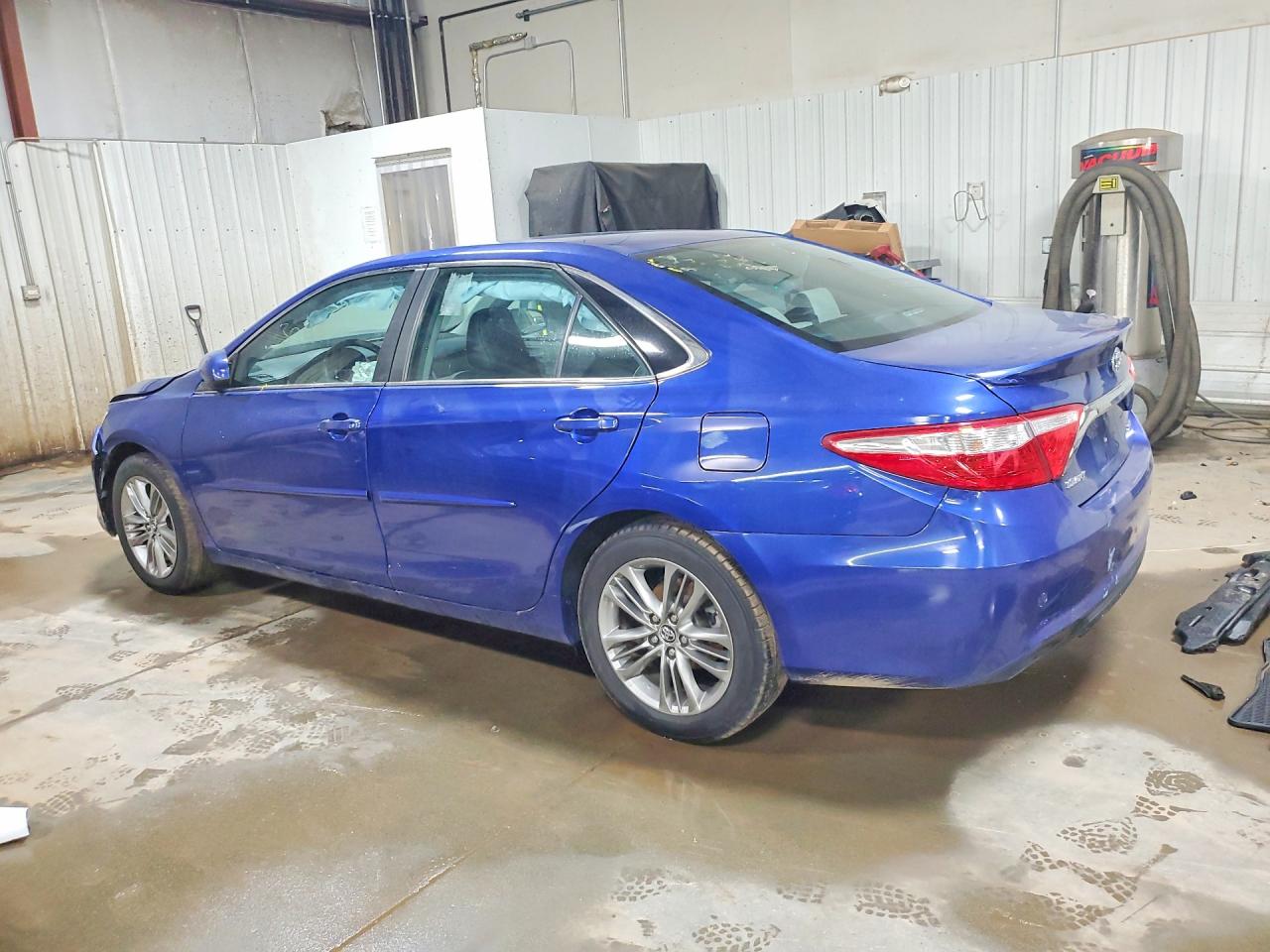 2015 TOYOTA CAMRY SE photo 3