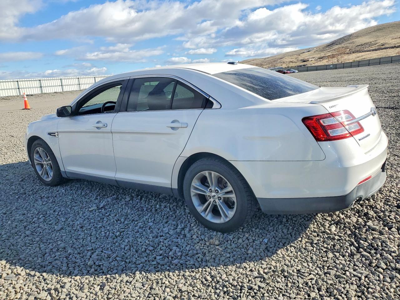 2014 FORD TAURUS SEL photo 2