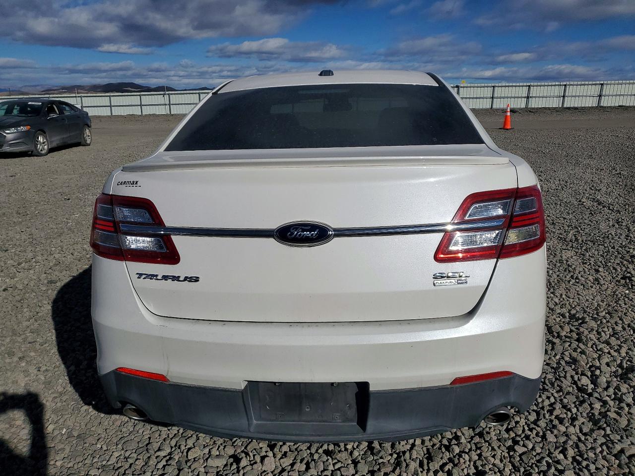 2014 FORD TAURUS SEL photo 6
