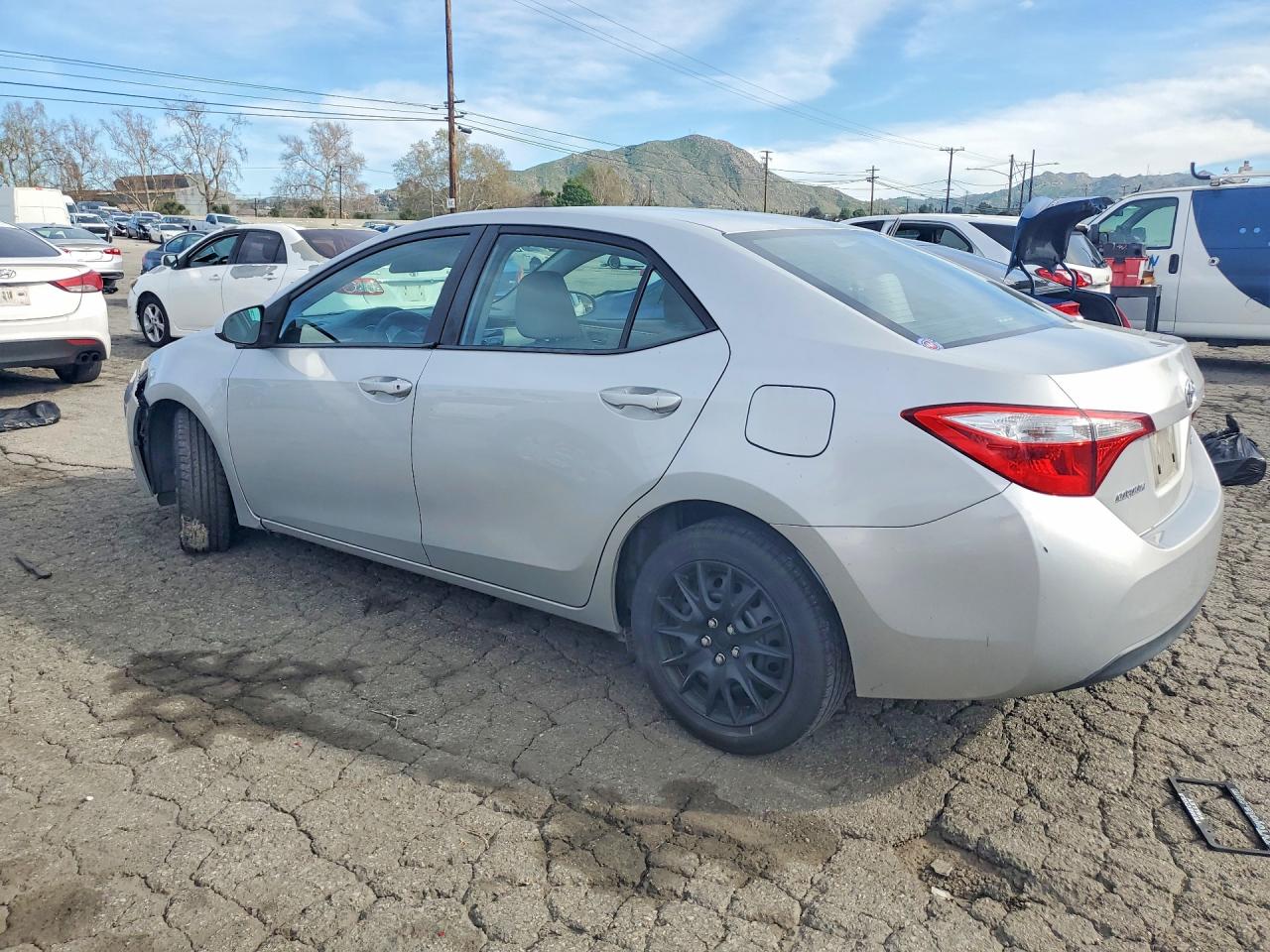 2014 TOYOTA COROLLA photo 3