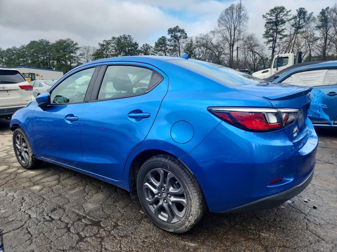 2019 TOYOTA YARIS L photo 2