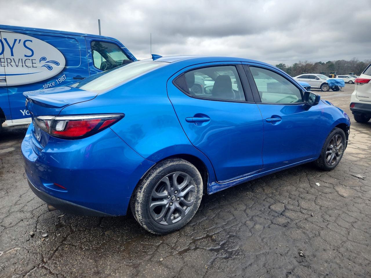 2019 TOYOTA YARIS L photo 3