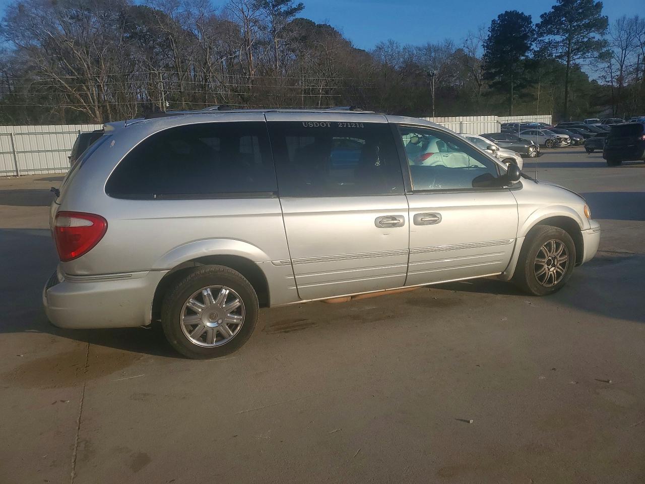 2005 CHRYSLER TOWN & COUNTRY LIMITED photo 5