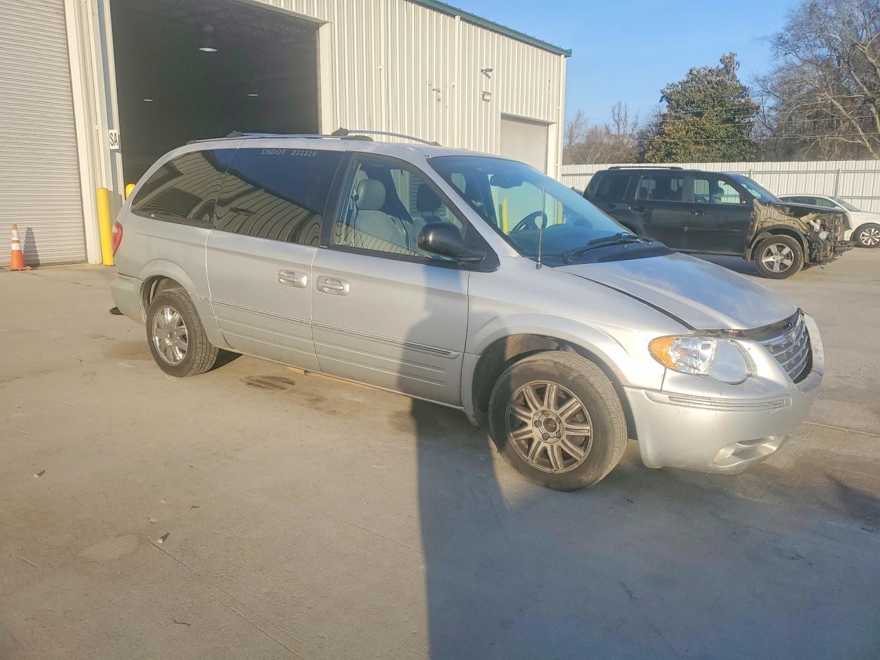 2005 CHRYSLER TOWN & COUNTRY LIMITED photo 7