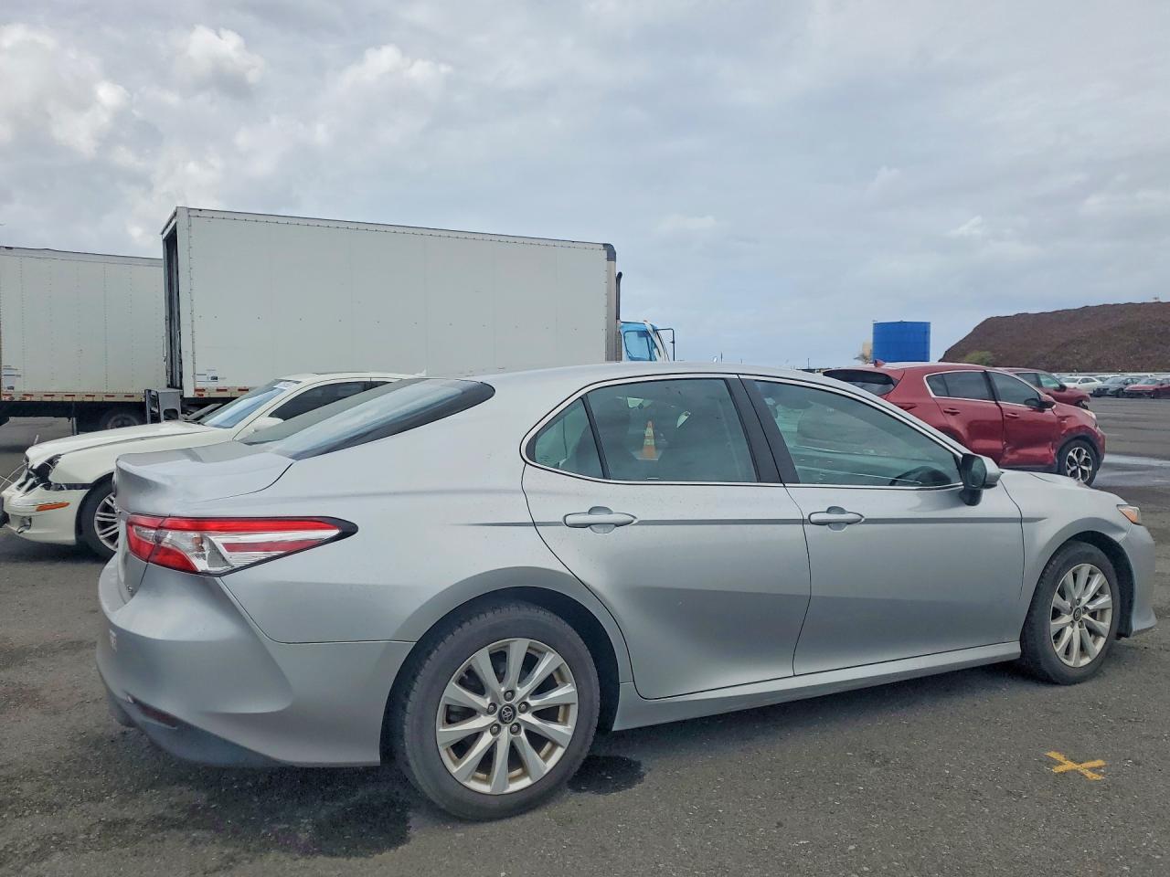 2018 TOYOTA CAMRY photo 3