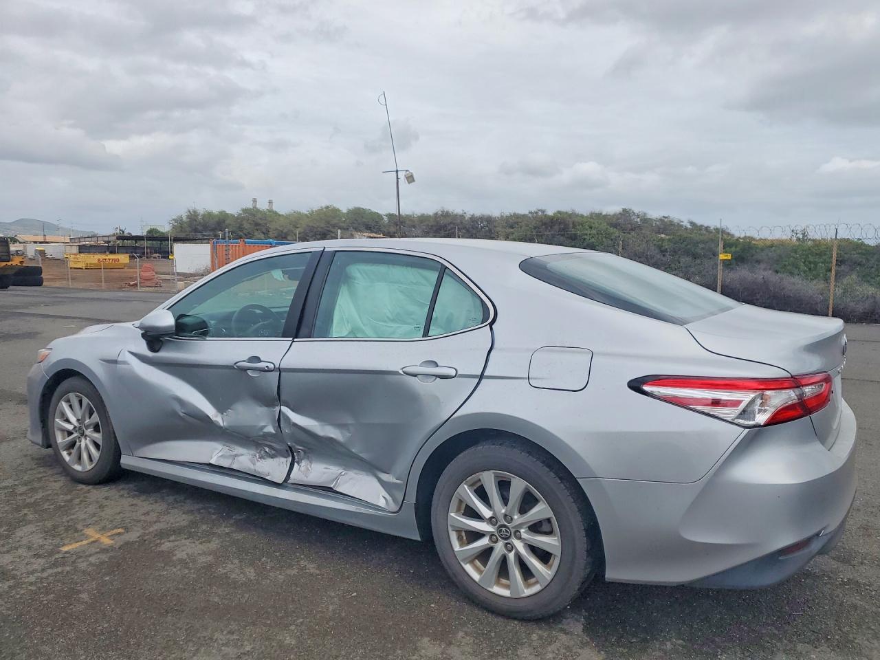 2018 TOYOTA CAMRY photo 2