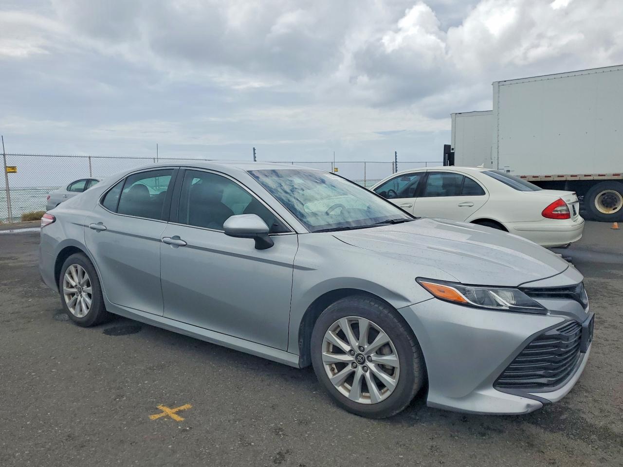 2018 TOYOTA CAMRY photo 4