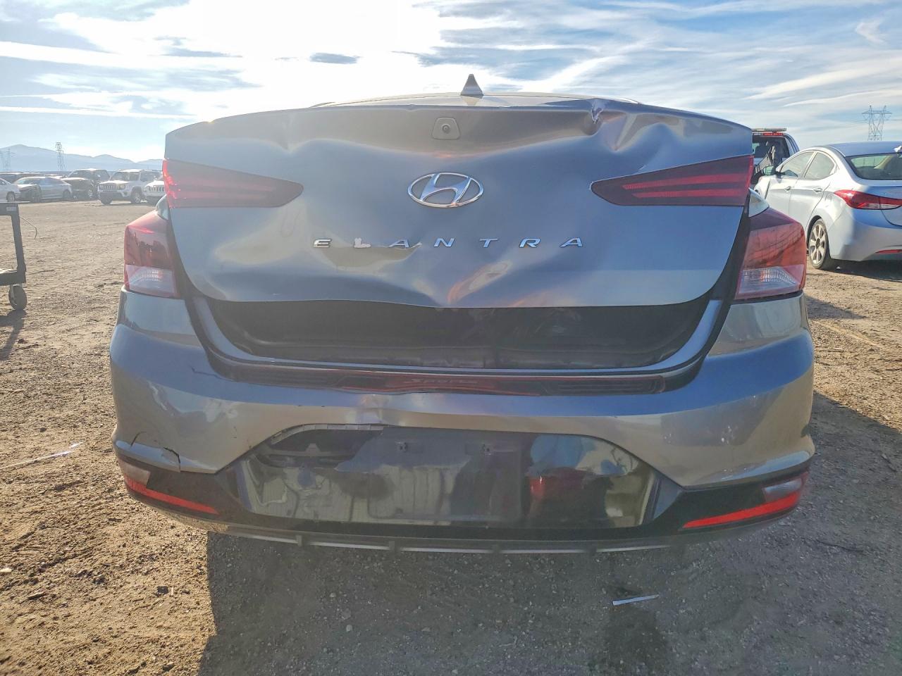 2019 HYUNDAI ELANTRA SEL photo 6