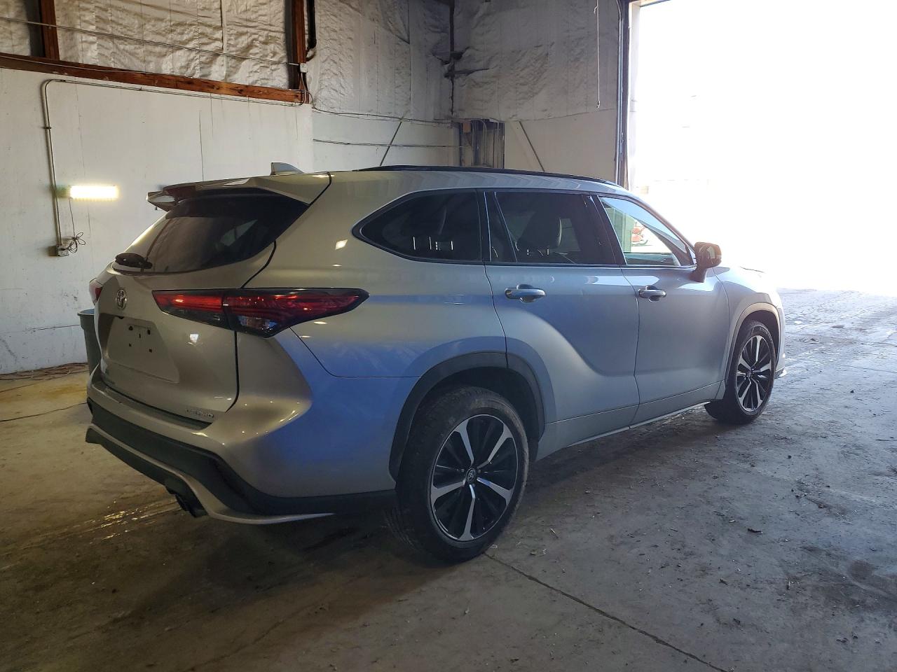 2021 TOYOTA HIGHLANDER XSE photo 3