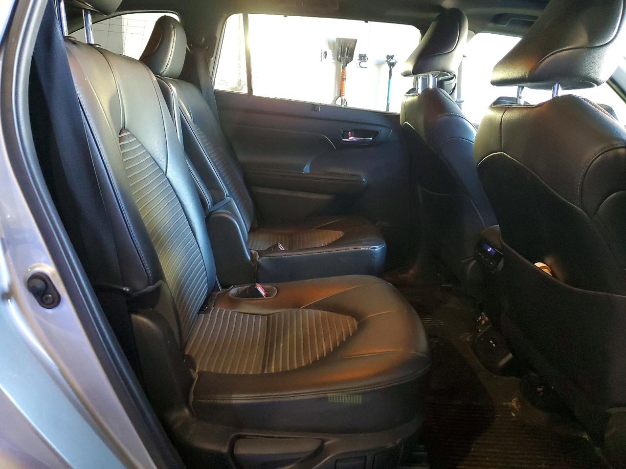 2021 TOYOTA HIGHLANDER XSE photo 11