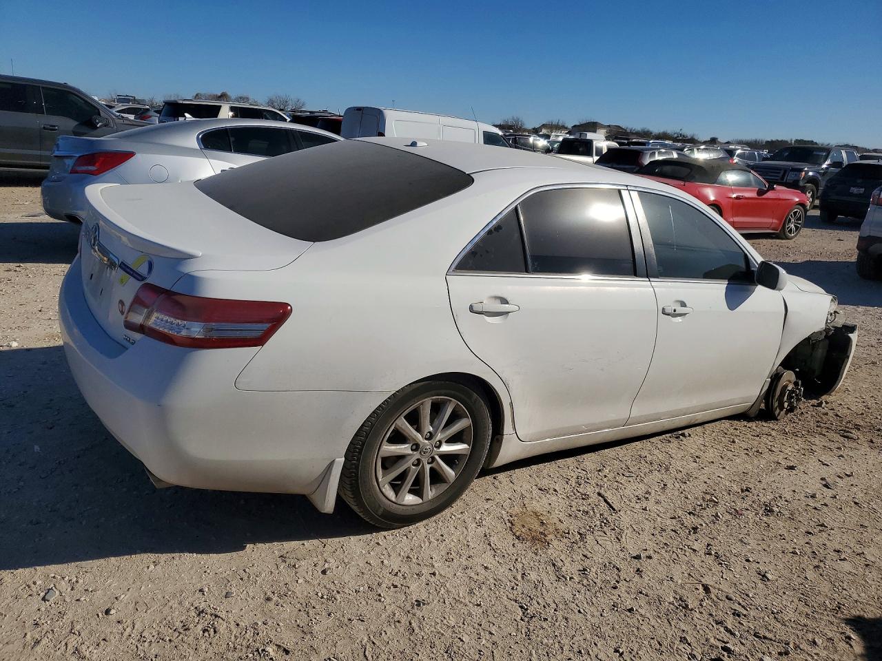 2010 TOYOTA CAMRY SE photo 5