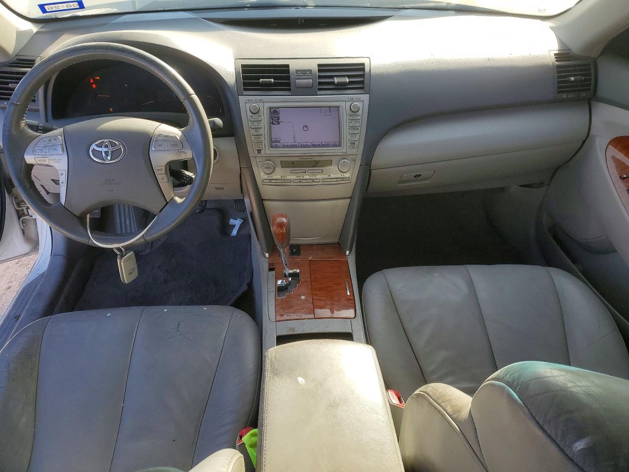 2010 TOYOTA CAMRY SE photo 15