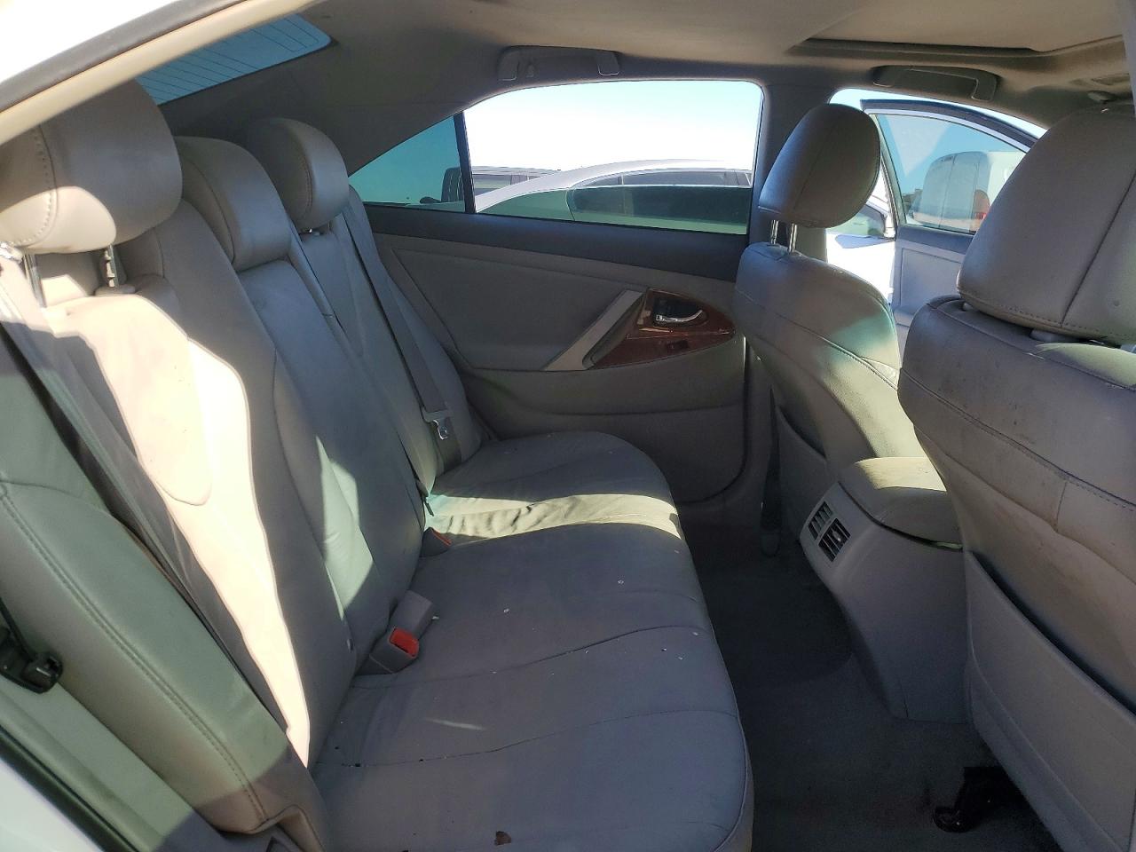 2010 TOYOTA CAMRY SE photo 19