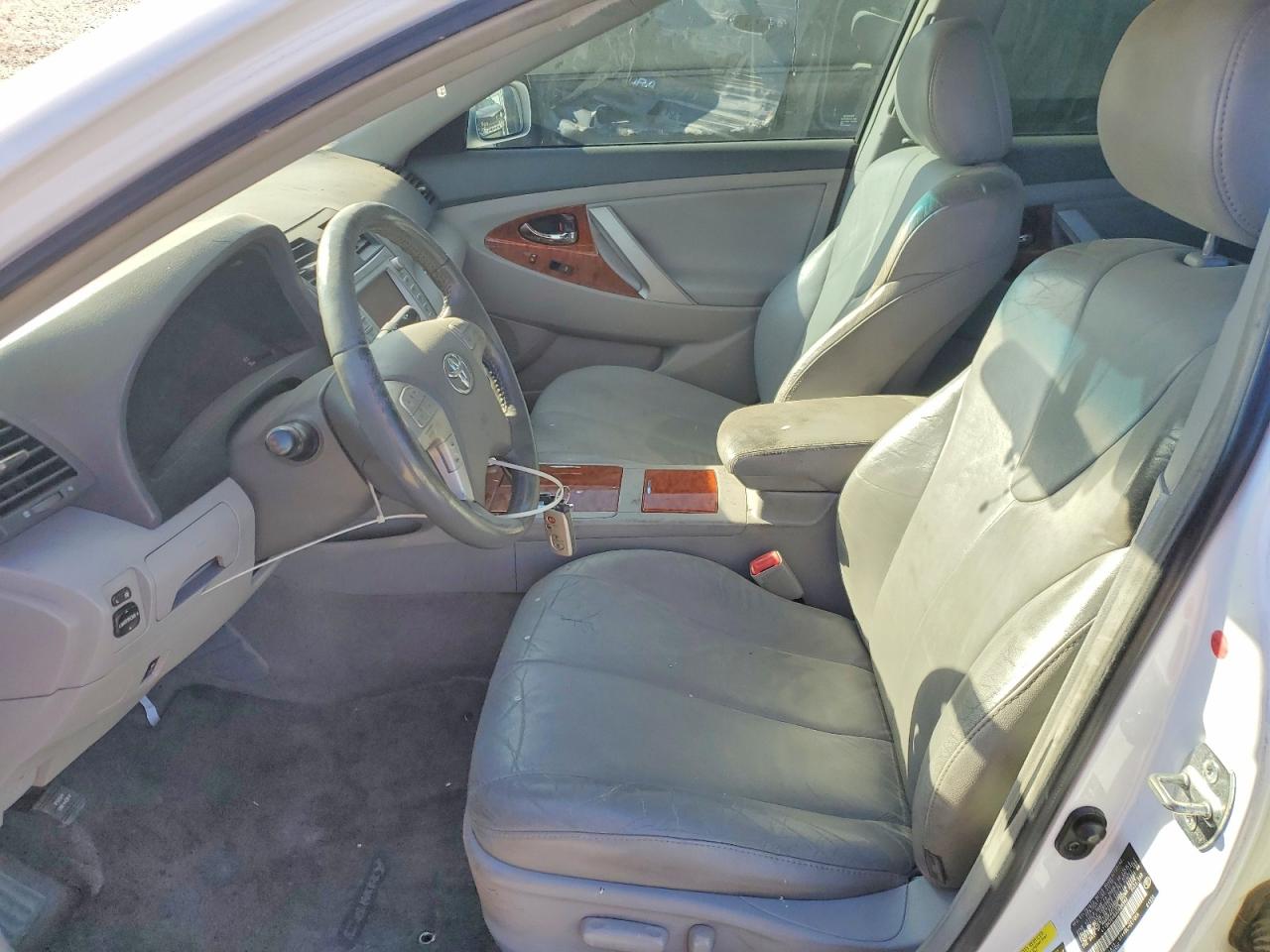 2010 TOYOTA CAMRY SE photo 13