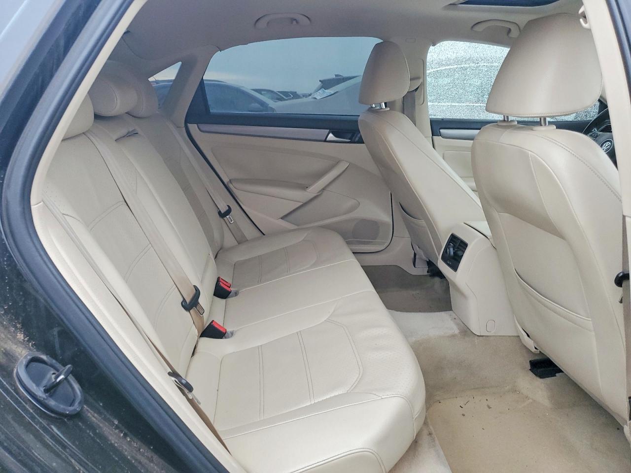 2014 VOLKSWAGEN PASSAT SE photo 19