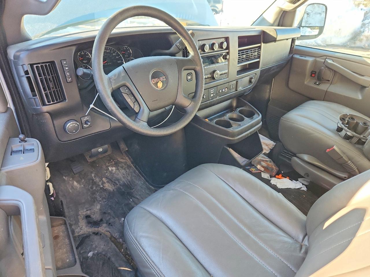 2024 GMC SAVANA G2500 photo 15