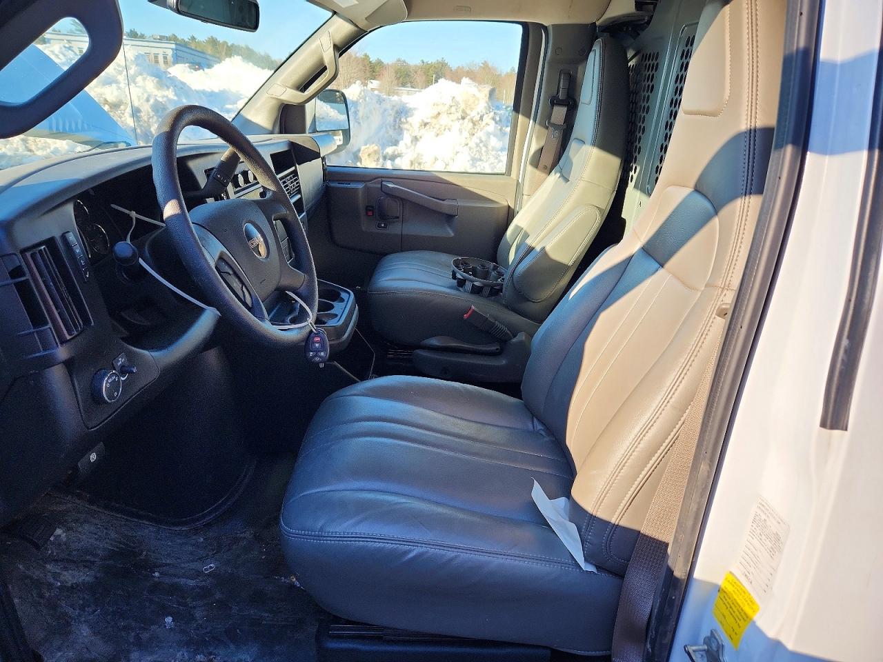 2024 GMC SAVANA G2500 photo 13