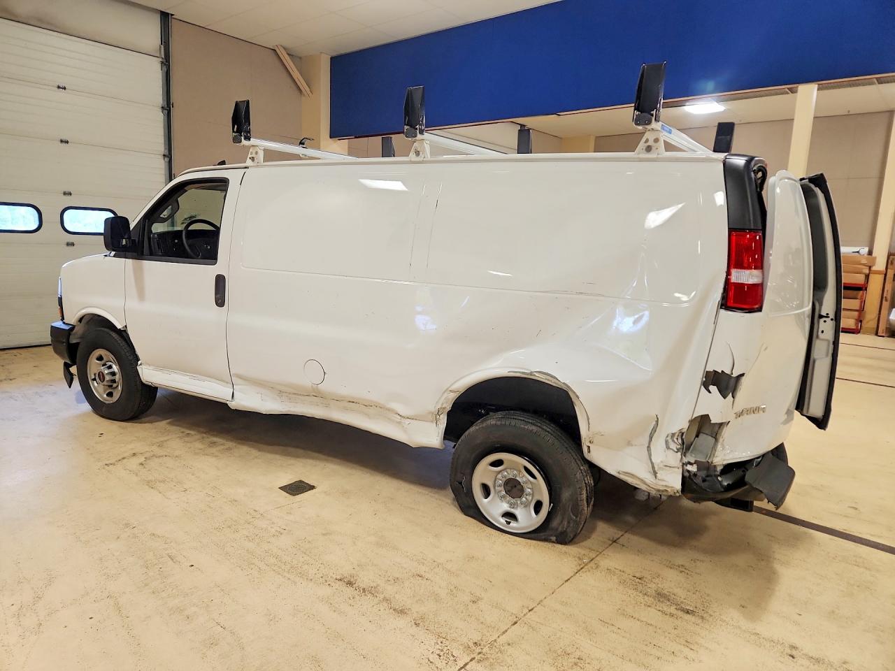2024 GMC SAVANA G2500 photo 3
