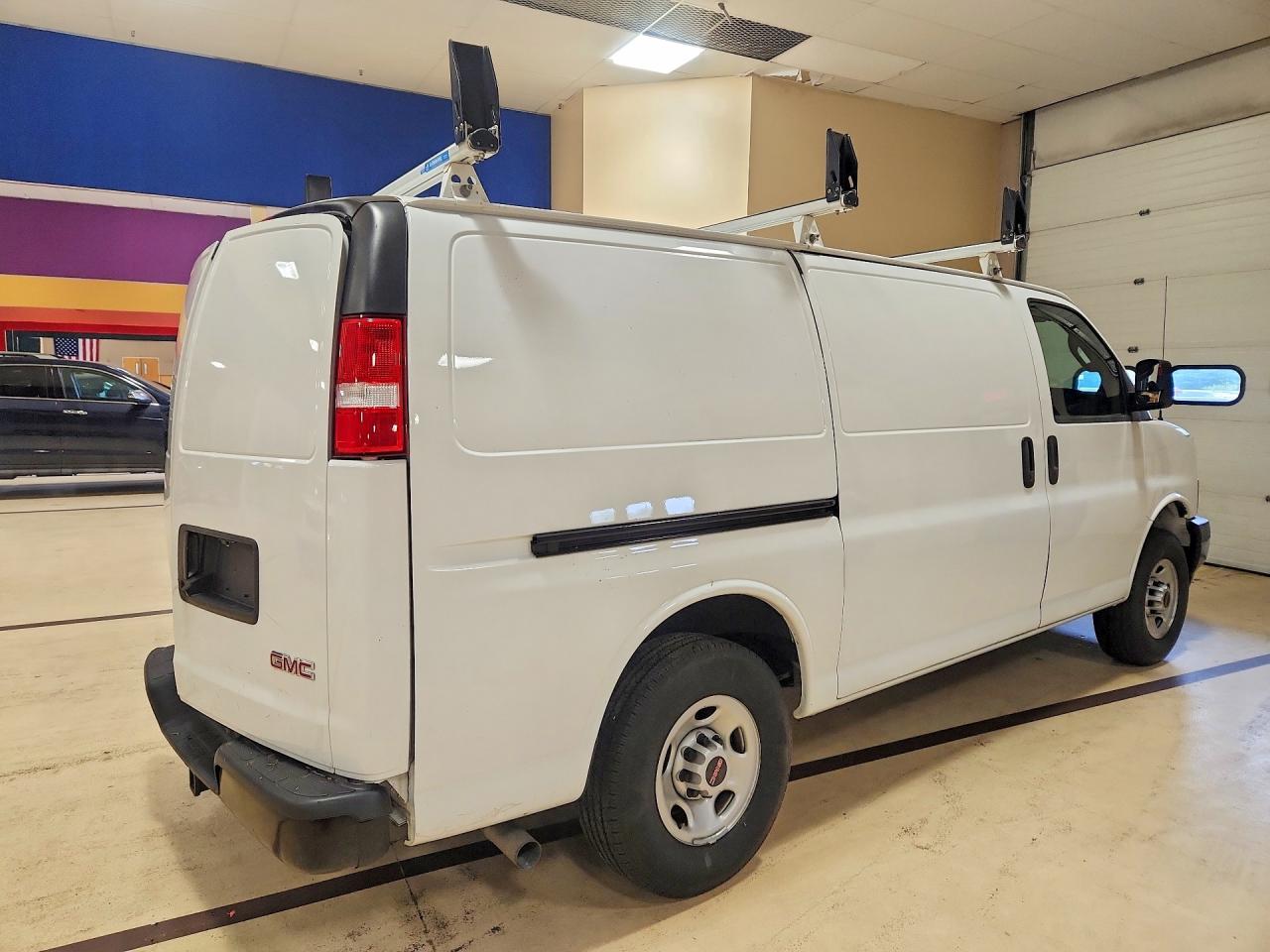 2024 GMC SAVANA G2500 photo 5