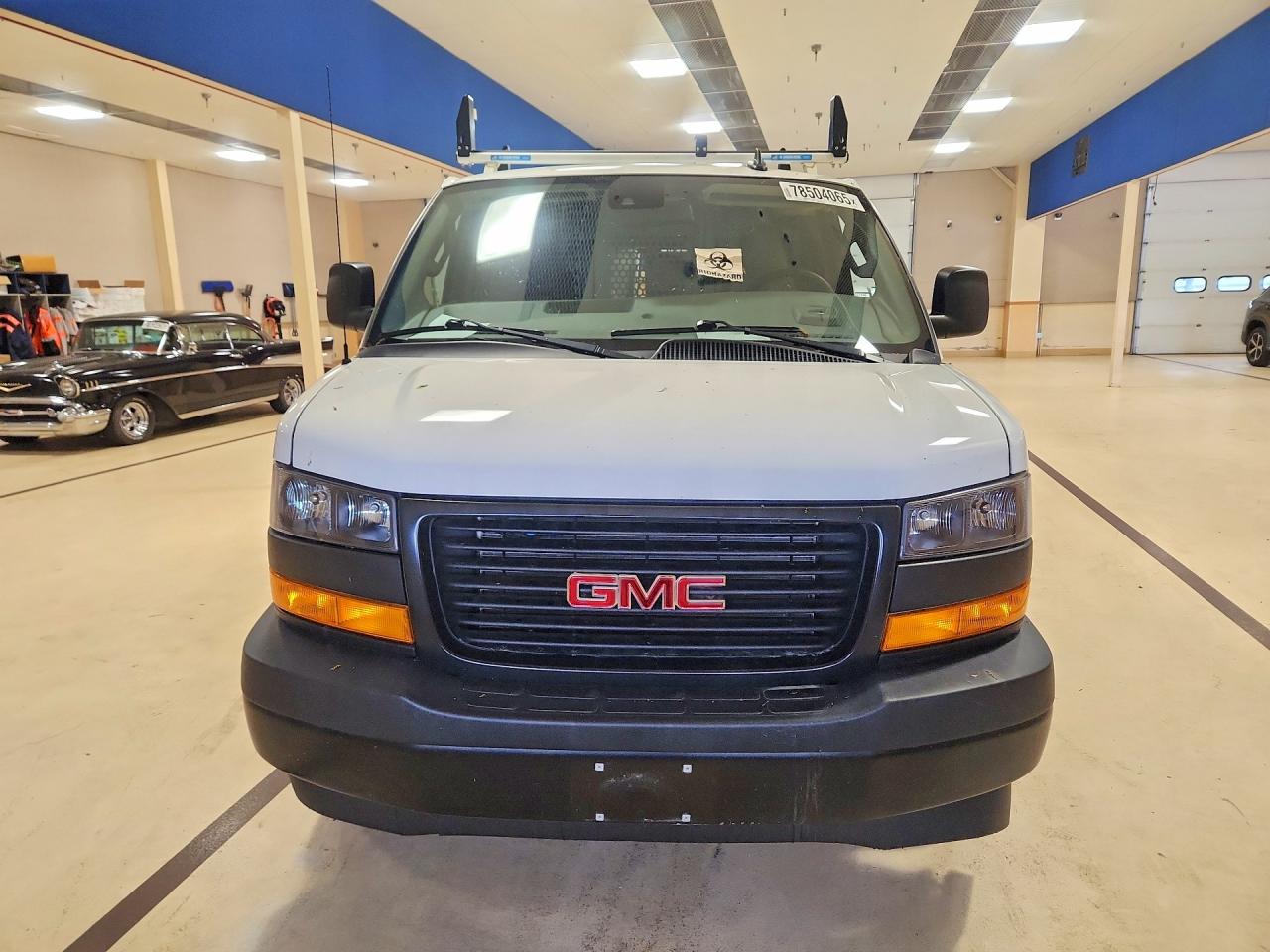 2024 GMC SAVANA G2500 photo 9