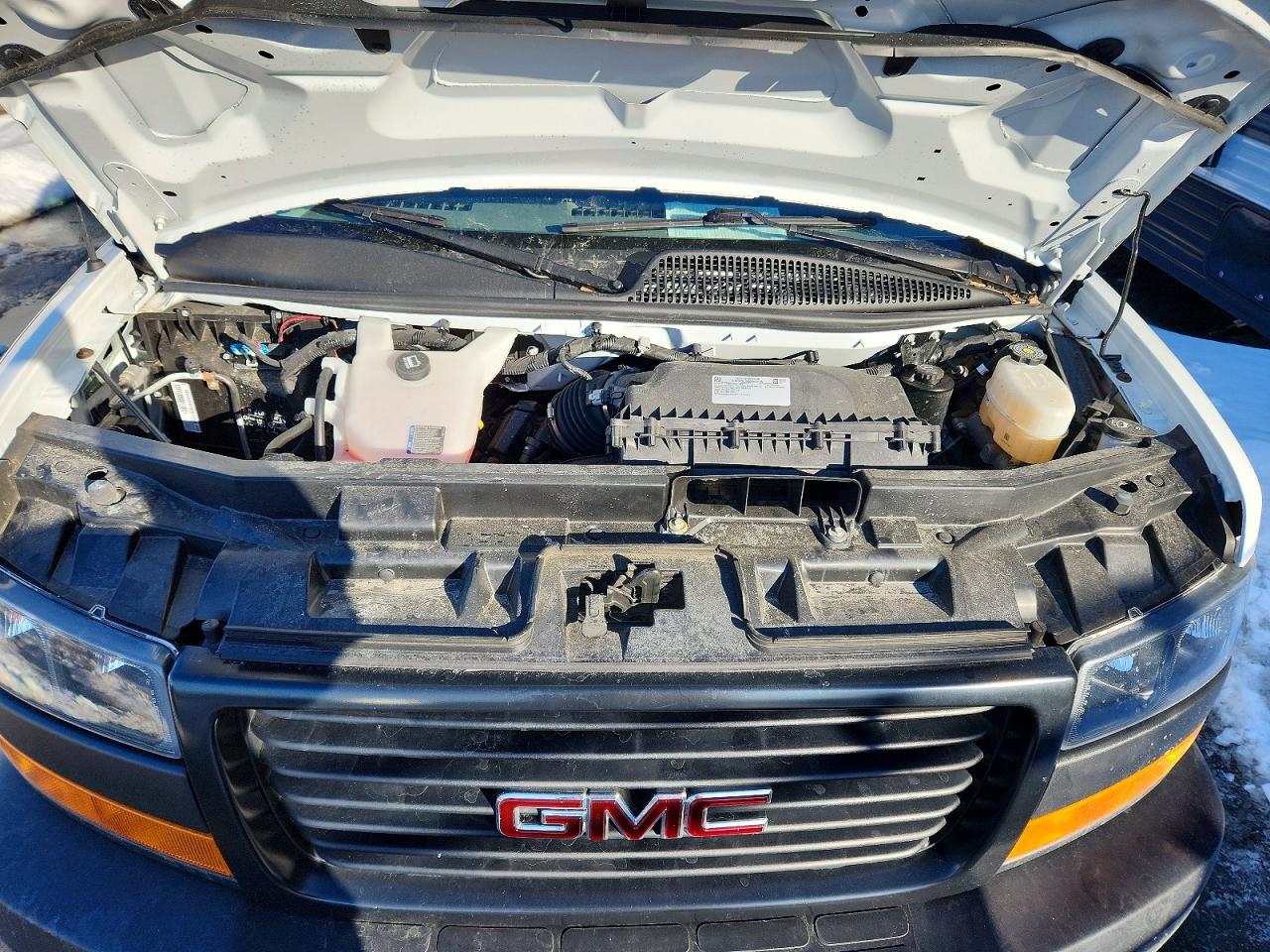 2024 GMC SAVANA G2500 photo 23