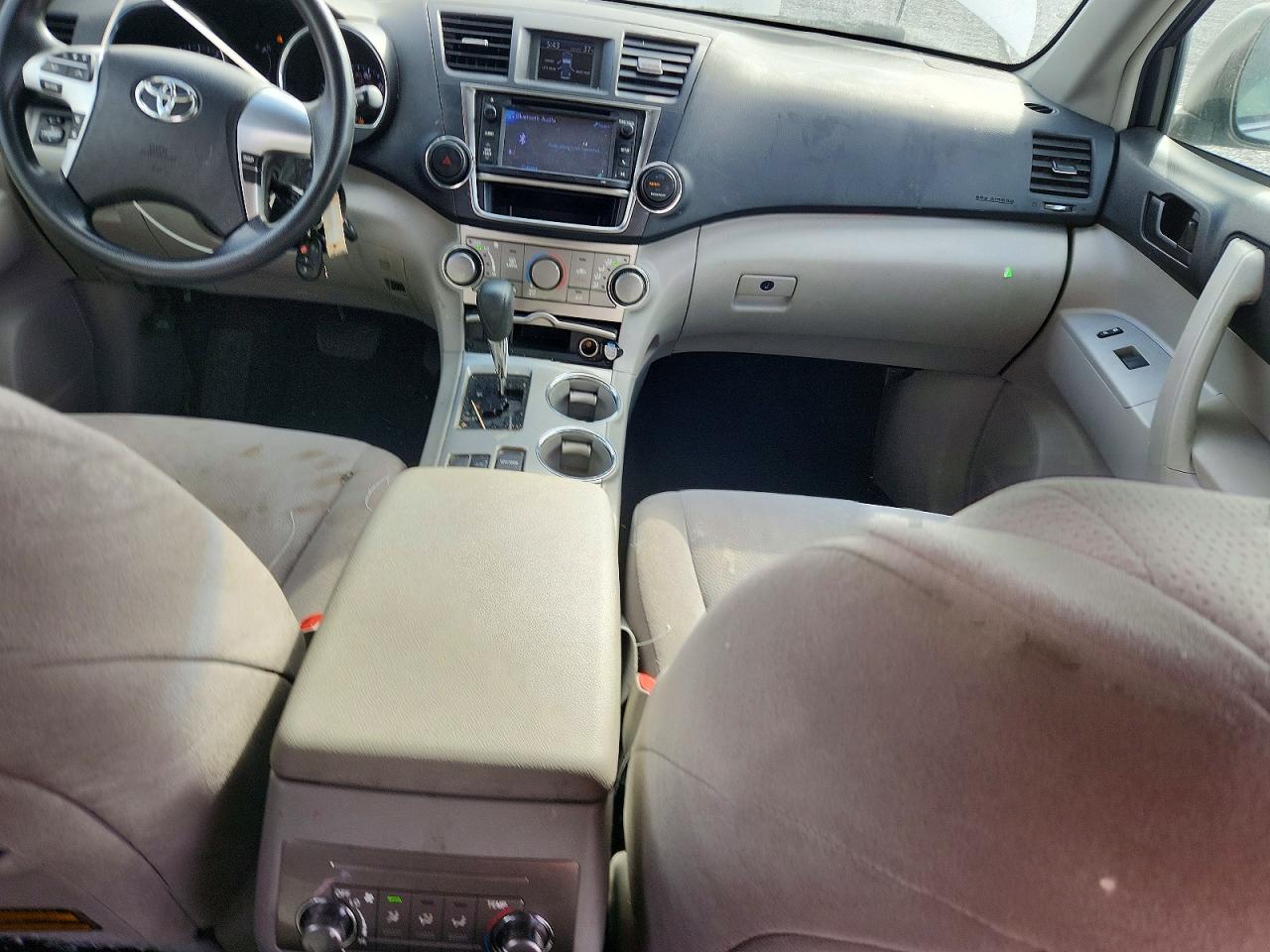2013 TOYOTA HIGHLANDER BASE photo 22