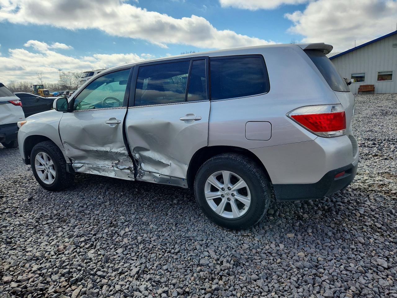 2013 TOYOTA HIGHLANDER BASE photo 4