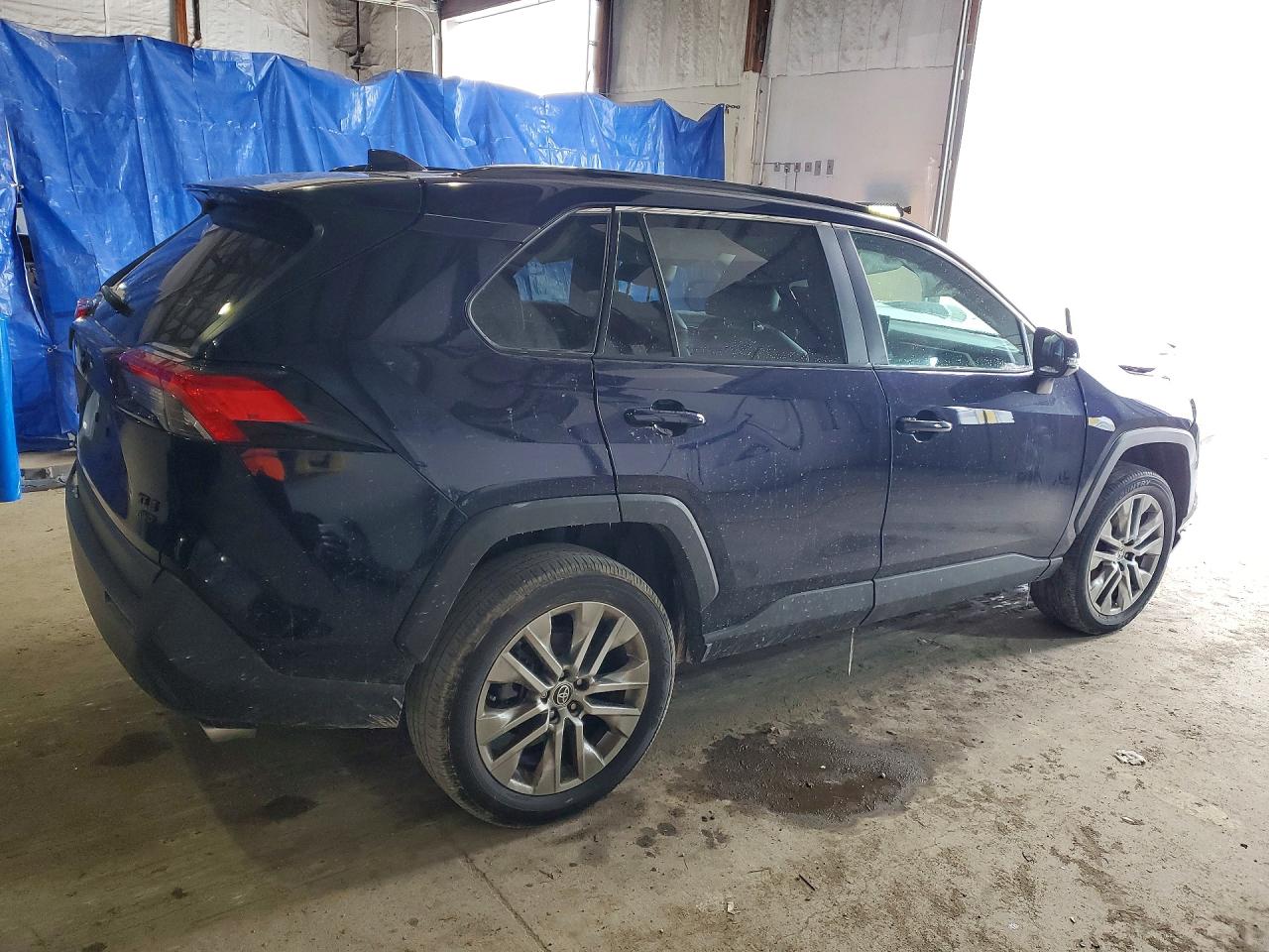 2022 TOYOTA RAV4 XLE PREMIUM photo 5