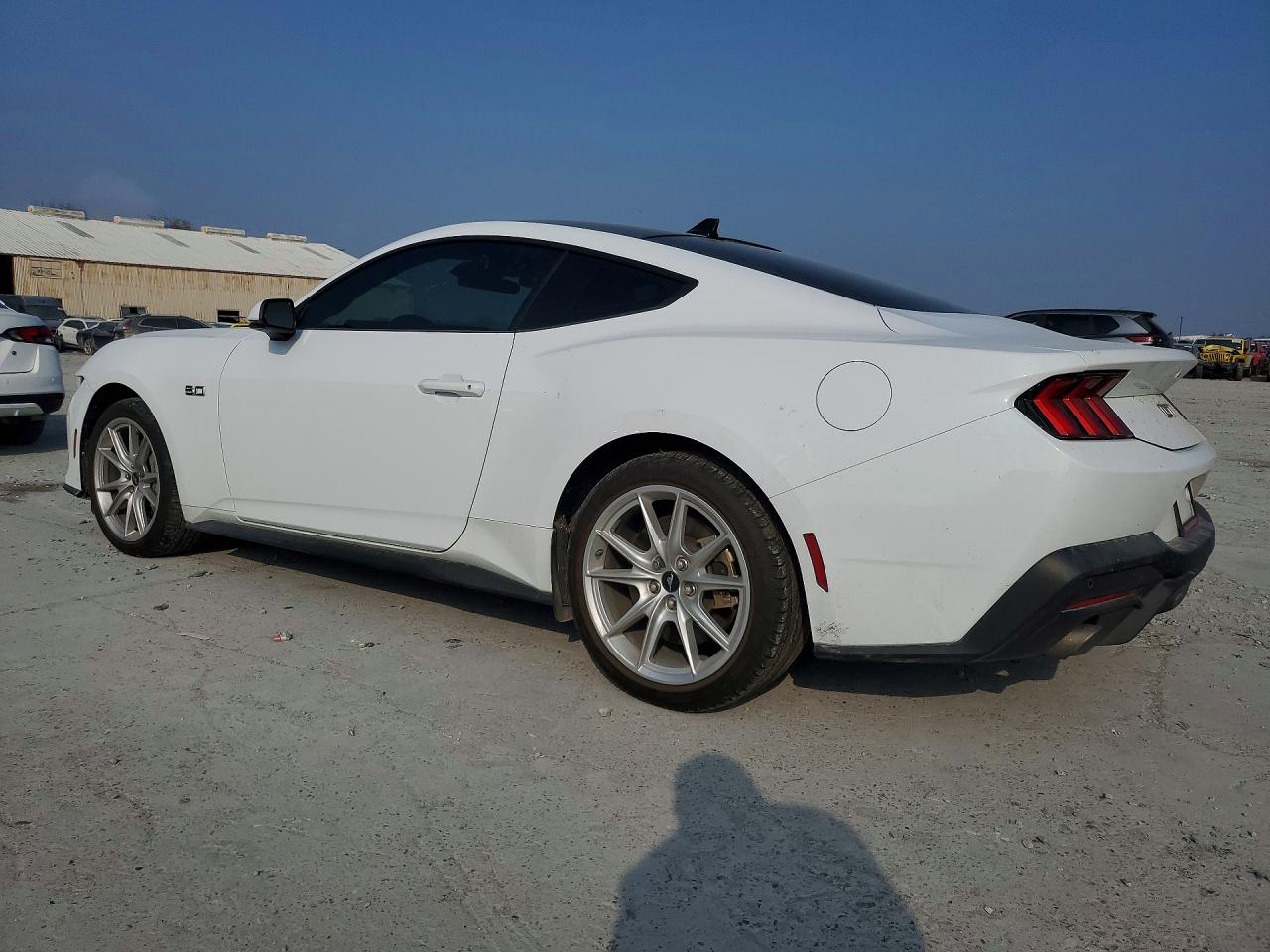 2024 FORD MUSTANG GT photo 3