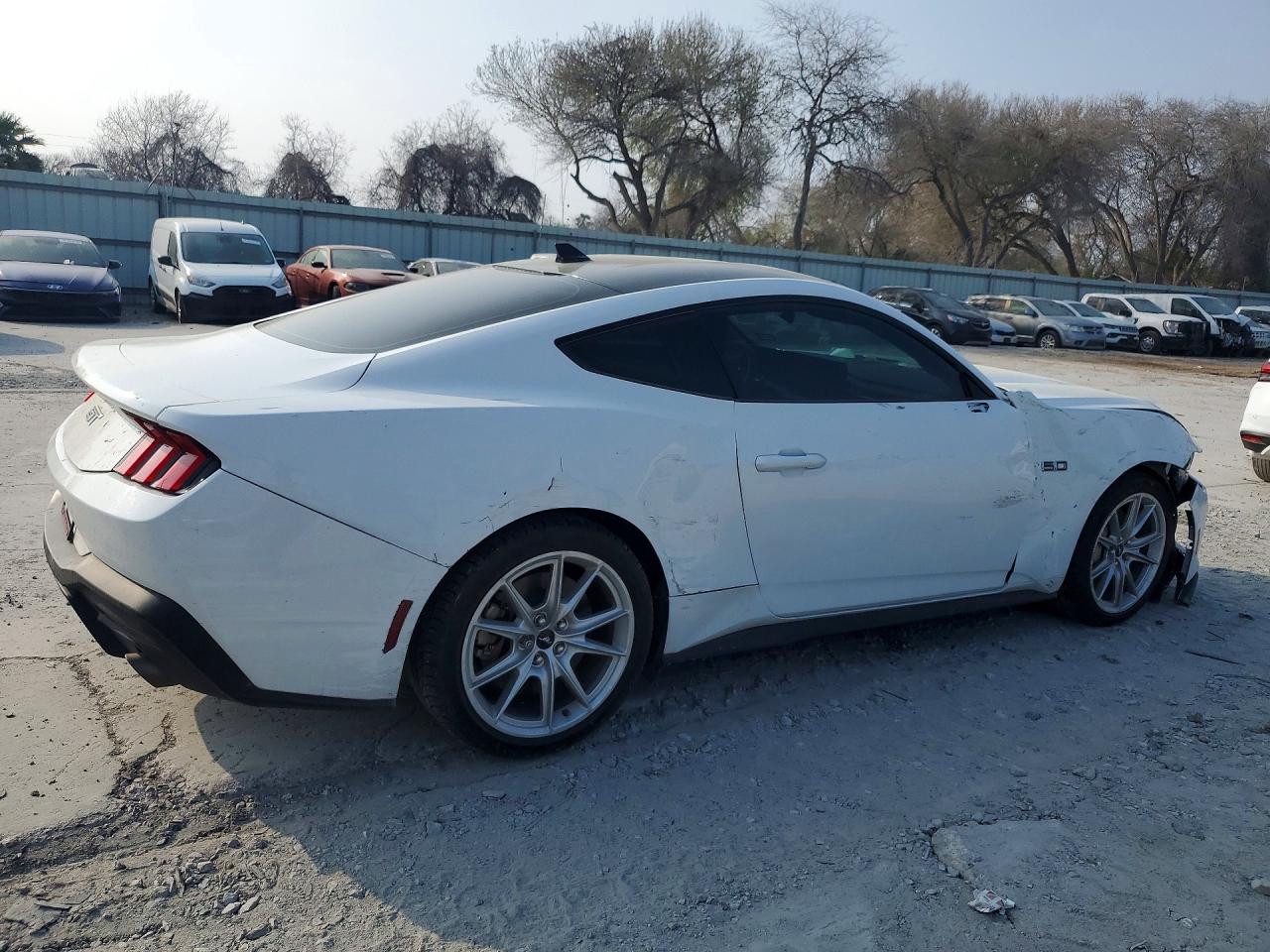 2024 FORD MUSTANG GT photo 5