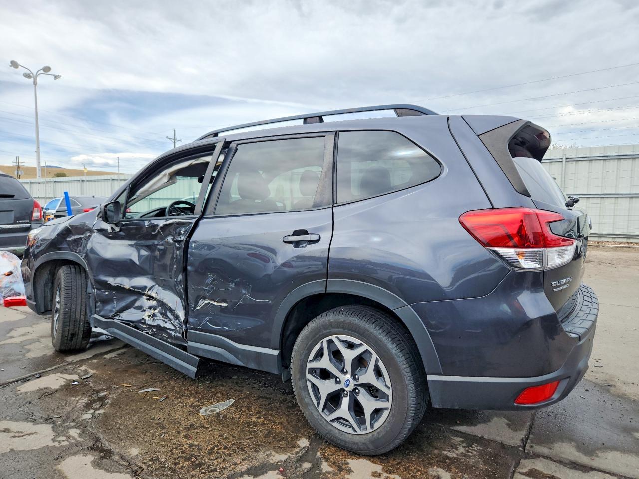 2019 SUBARU FORESTER PREMIUM photo 2