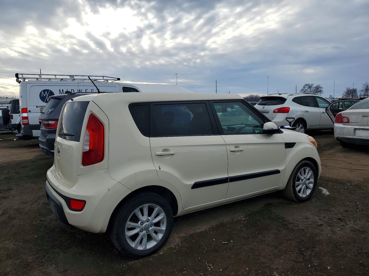 2013 KIA SOUL + photo 3