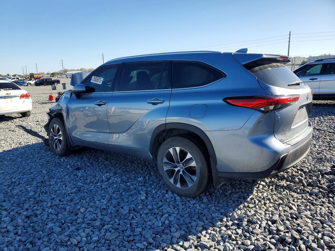 2020 TOYOTA HIGHLANDER XLE photo 2