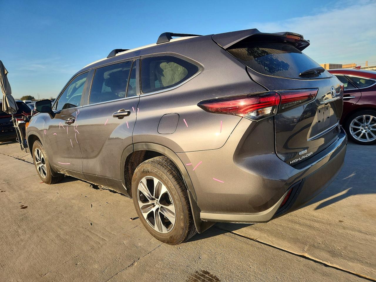 2024 TOYOTA HIGHLANDER photo 2