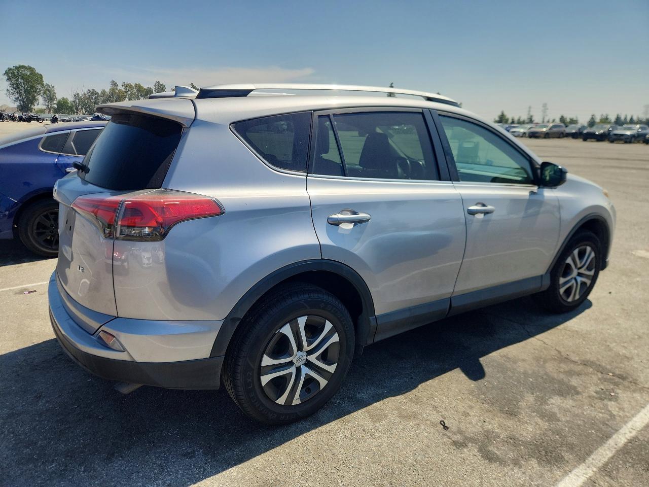 2016 TOYOTA RAV4 LE photo 5