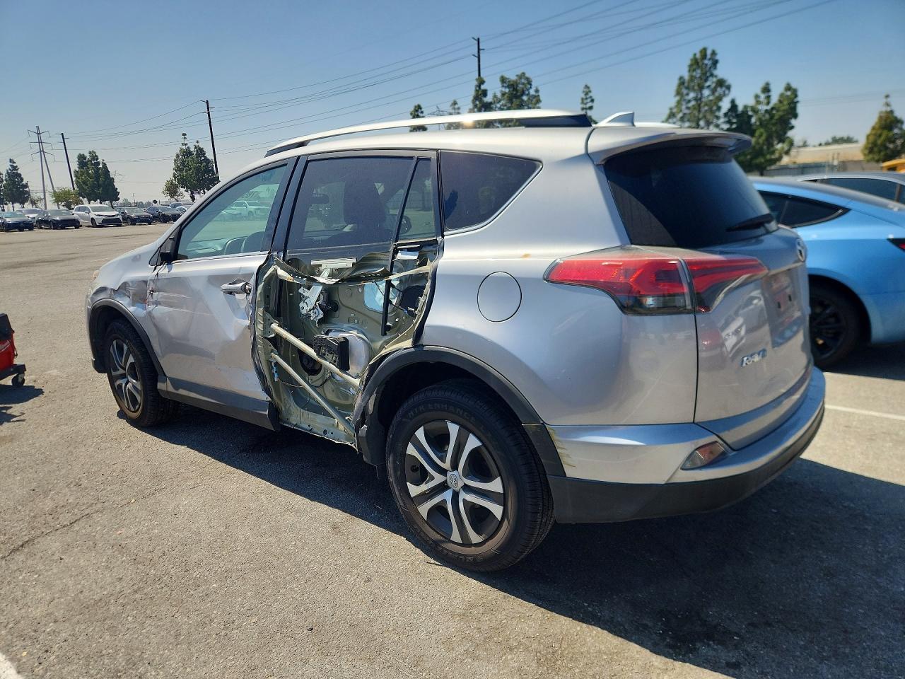 2016 TOYOTA RAV4 LE photo 3