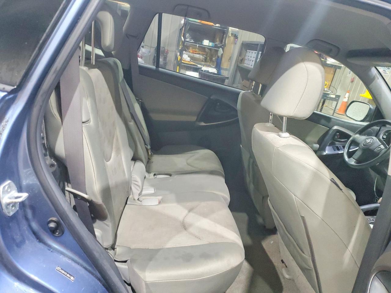 2011 TOYOTA RAV4 BASE photo 21