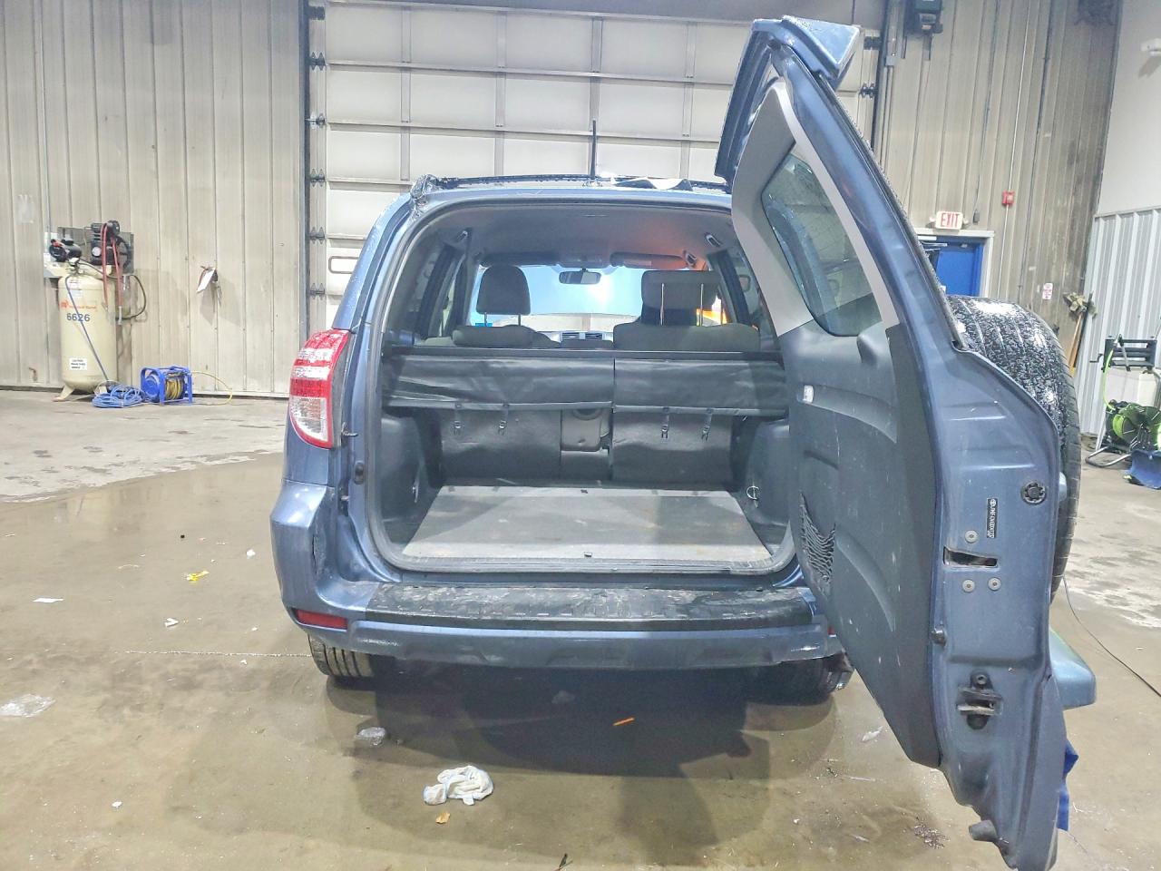 2011 TOYOTA RAV4 BASE photo 11