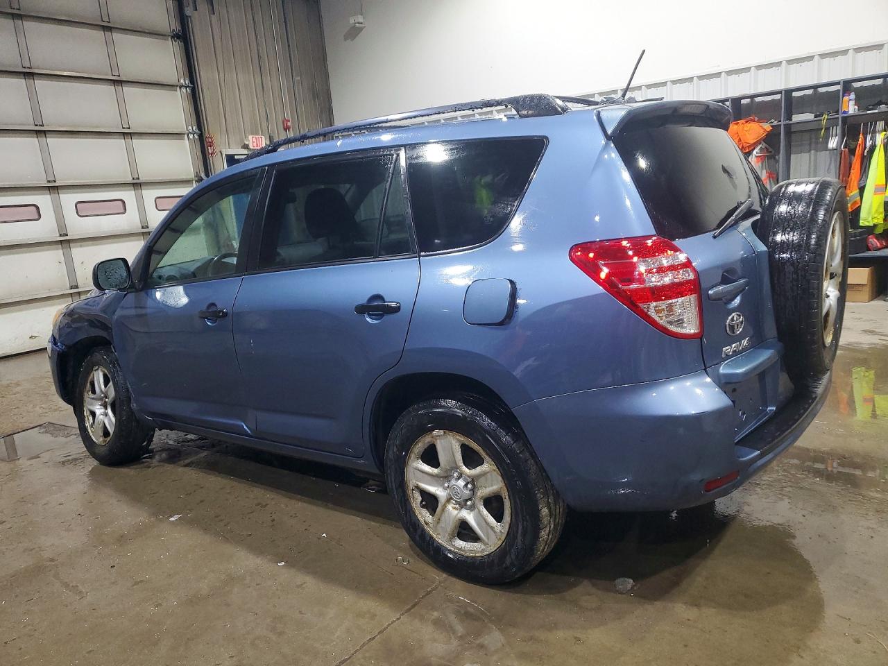 2011 TOYOTA RAV4 BASE photo 3