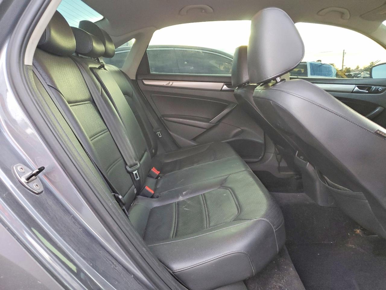 2014 VOLKSWAGEN PASSAT SE photo 19