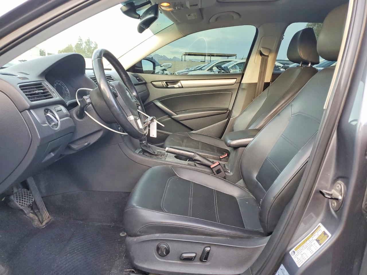 2014 VOLKSWAGEN PASSAT SE photo 13