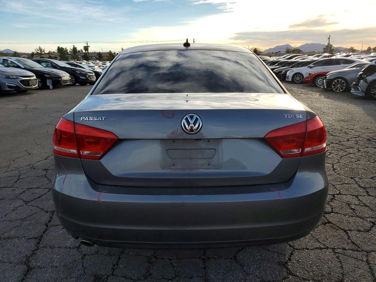 2014 VOLKSWAGEN PASSAT SE photo 11