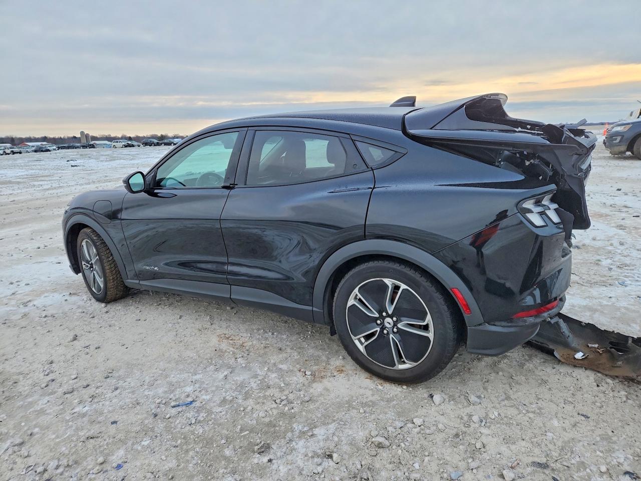2022 FORD MUSTANG MACH-E SELECT photo 3