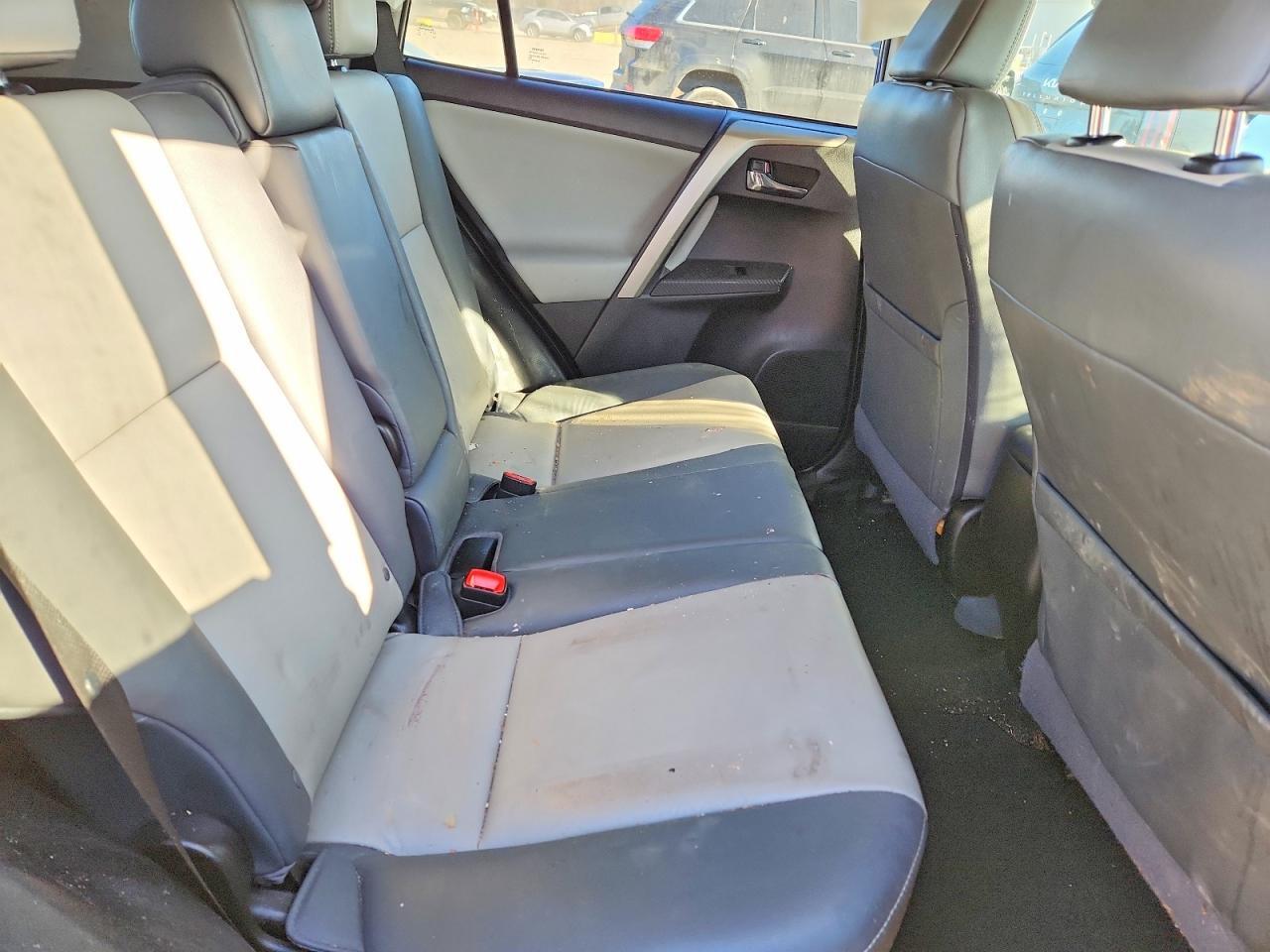 2015 TOYOTA RAV4 LIMITED photo 31