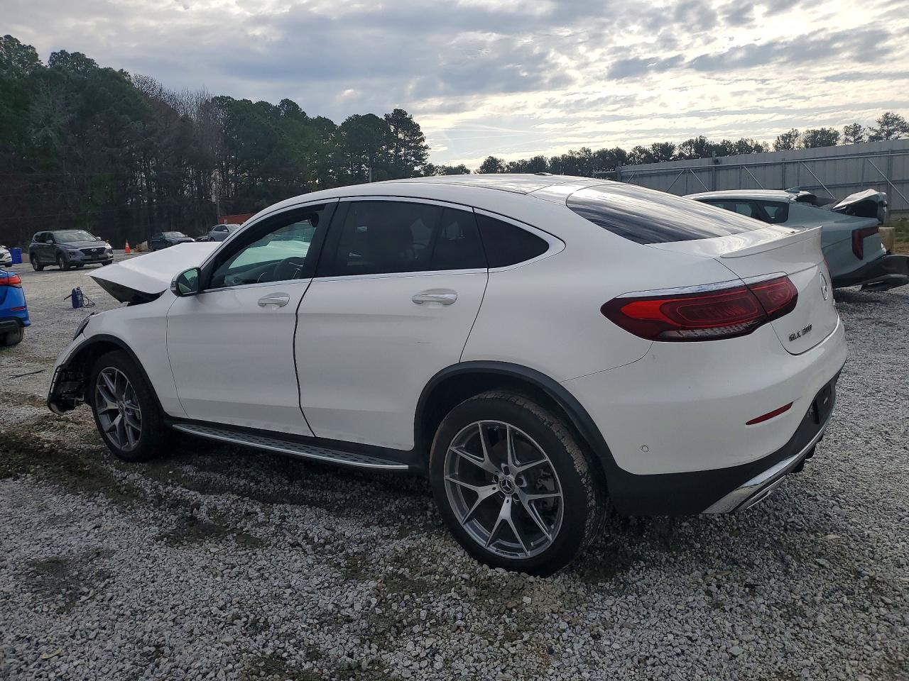 2020 MERCEDES-BENZ GLC COUPE 300 4MATIC photo 2