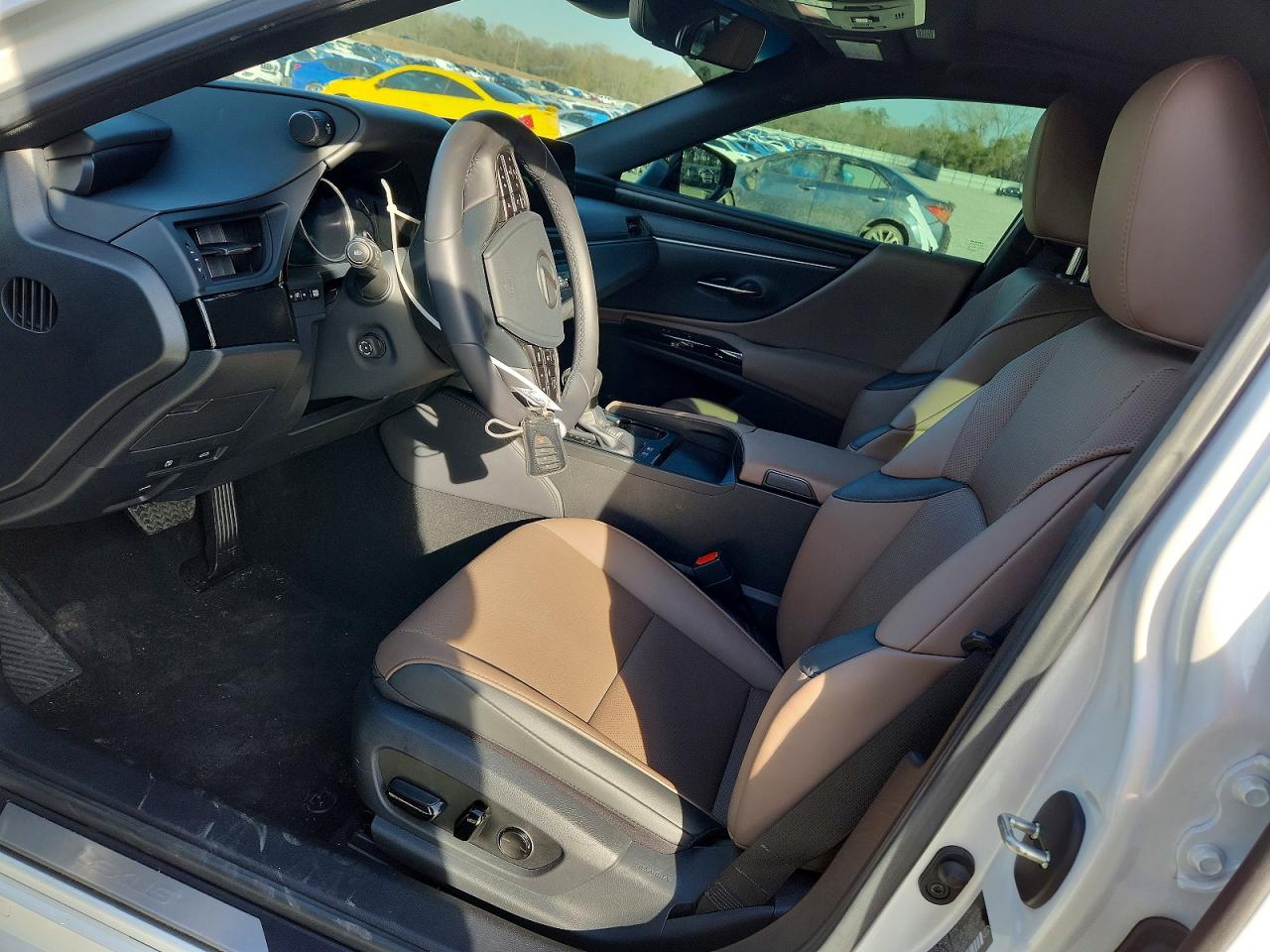 2025 LEXUS ES 300H BASE photo 7
