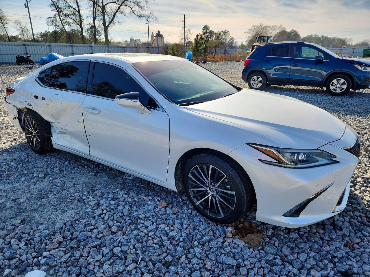 2025 LEXUS ES 300H BASE photo 4
